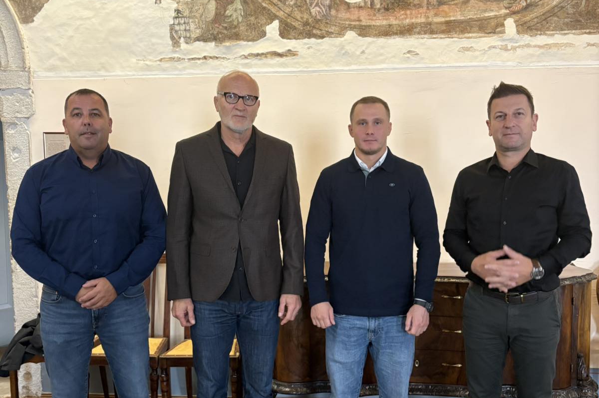 Gradonačelnik Nimčević primio hrvača Oleksandra Nedvetzkog povodom osvajanja srebra na Prvenstvu Hrvatske