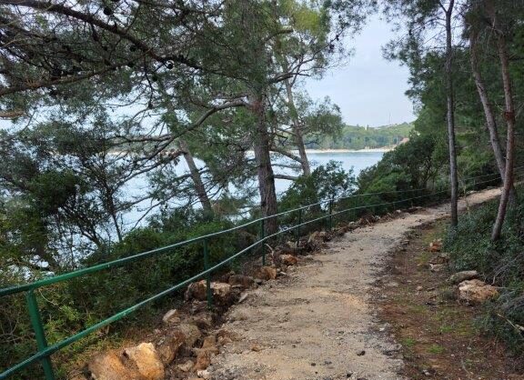 Počeli radovi na obnovi i revitalizaciji obalne šetnice na poluotoku Muccia