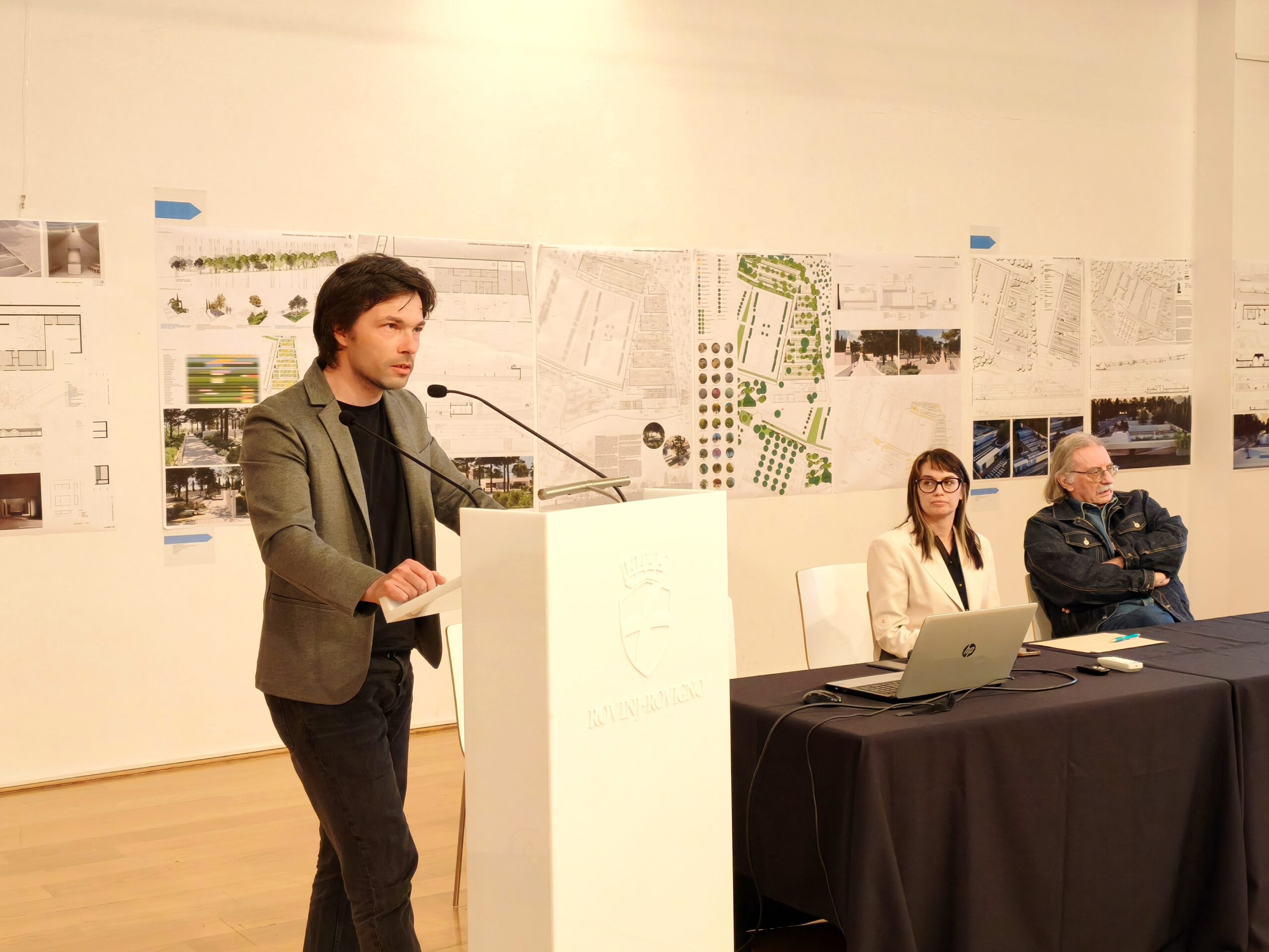 Predstavljeni radovi pristigli na natječaj za proširenje gradskog groblja Laste