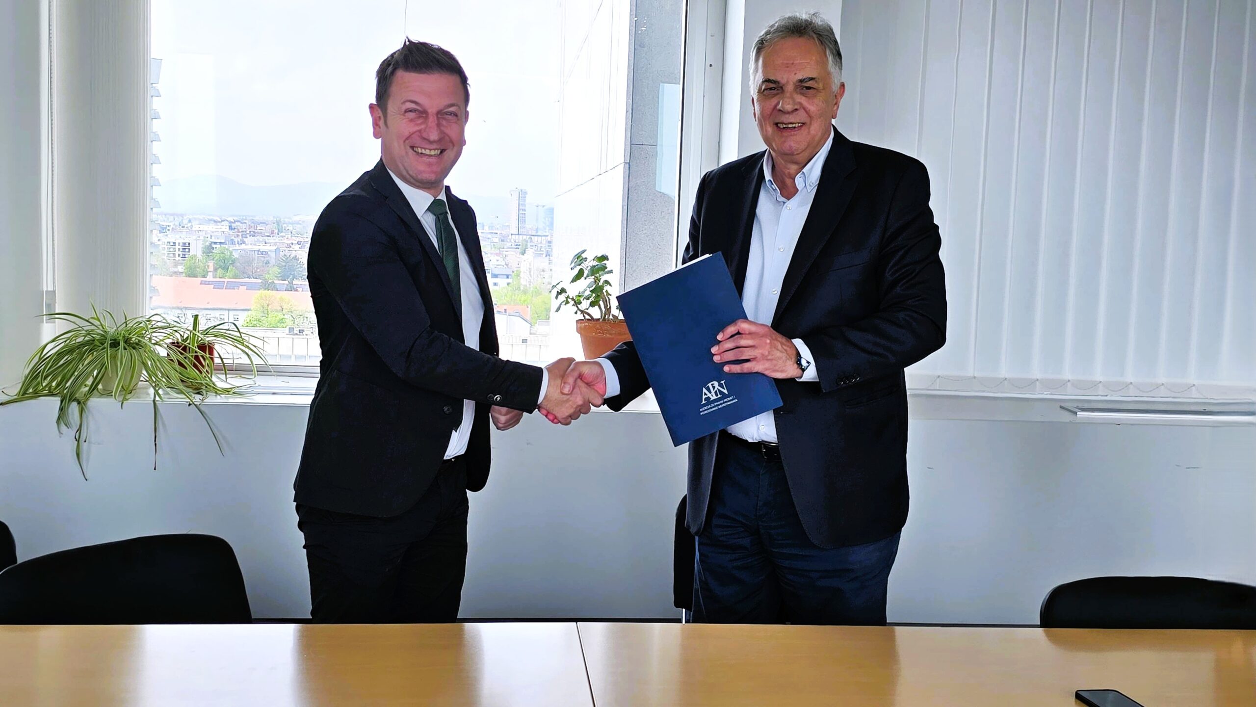 Presso l’APN è stato firmato il Precontratto per la costruzione di alloggi POS