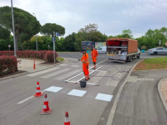 La Città di Rovinj-Rovigno rinnova la segnaletica stradale per una maggiore sicurezza di cittadini e visitatori