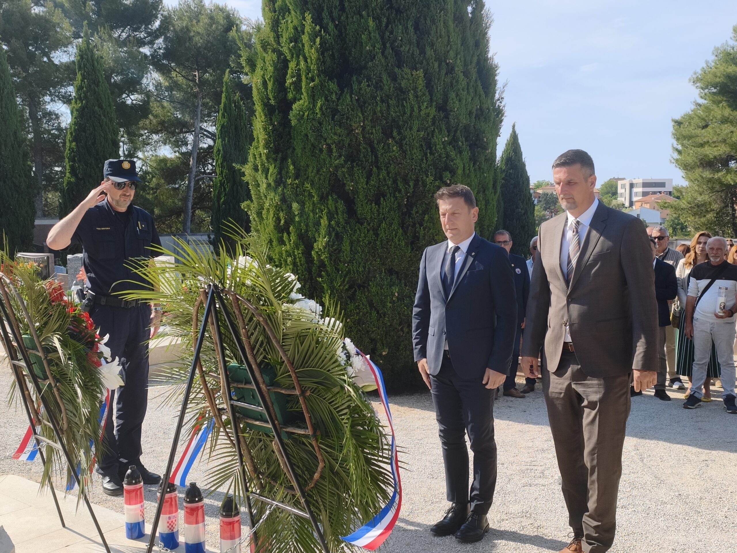 Na gradskom groblju položen vijenac uoči Dana državnosti