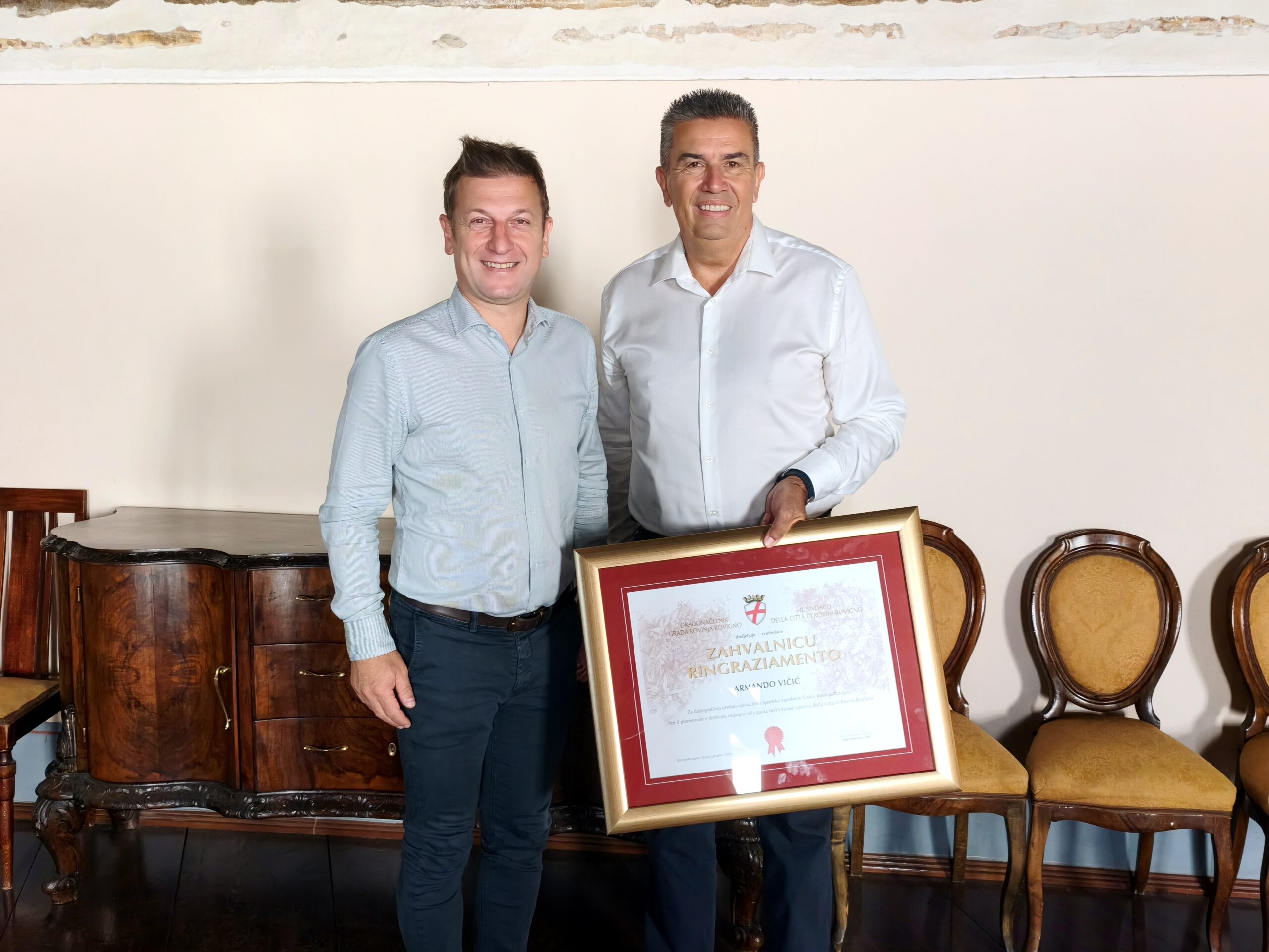 Gradonačelnik Emil Nimčević uručio zahvalnicu Armandu Vičiću za dugogodišnji predan rad na čelu Sportske zajednice