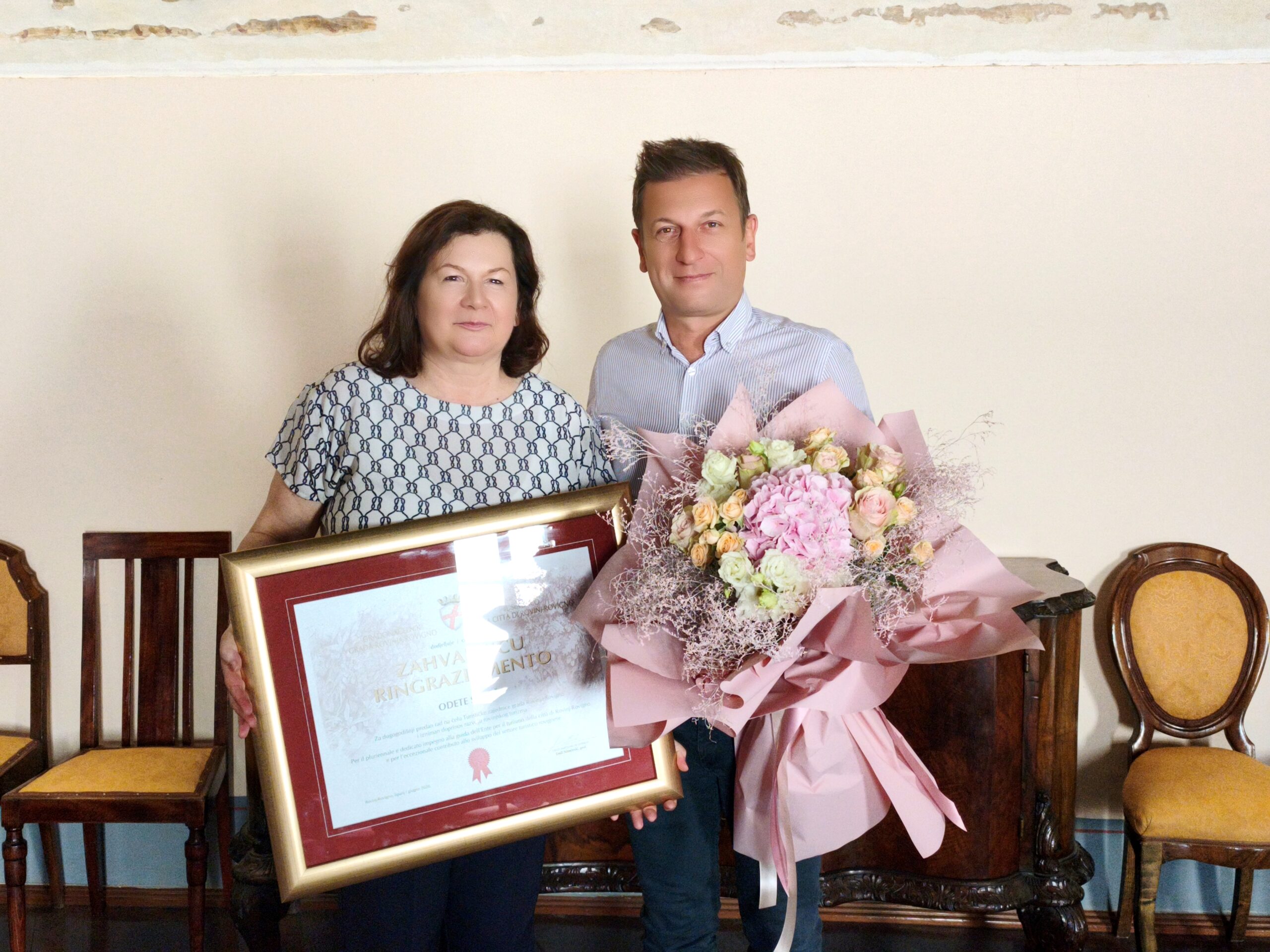 Il sindaco Nimčević ringrazia Odete Sapač per 20 anni di dedizione al turismo rovignese